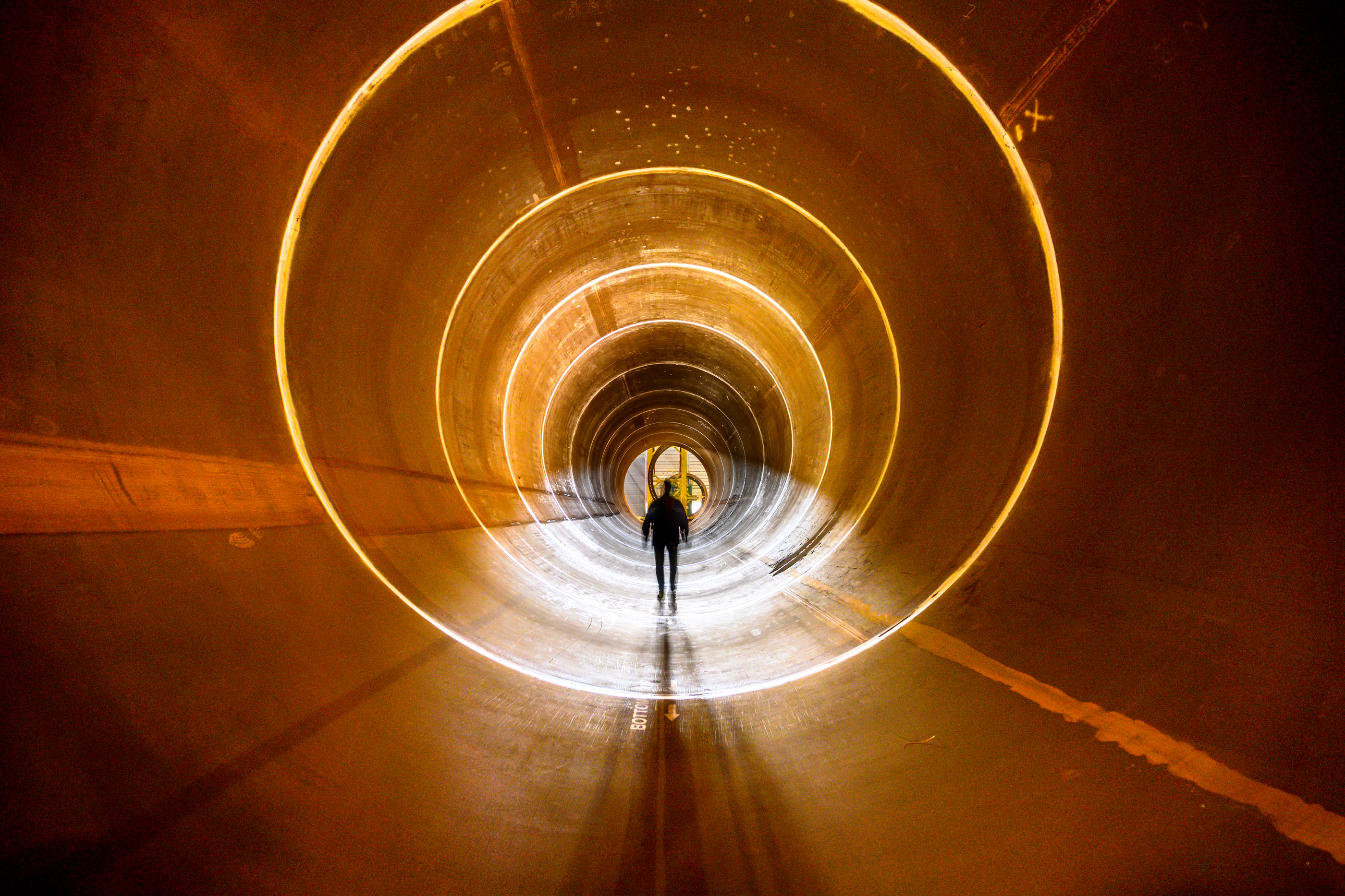 Stahltunnel Arbeiter im Rohr Holger Martens