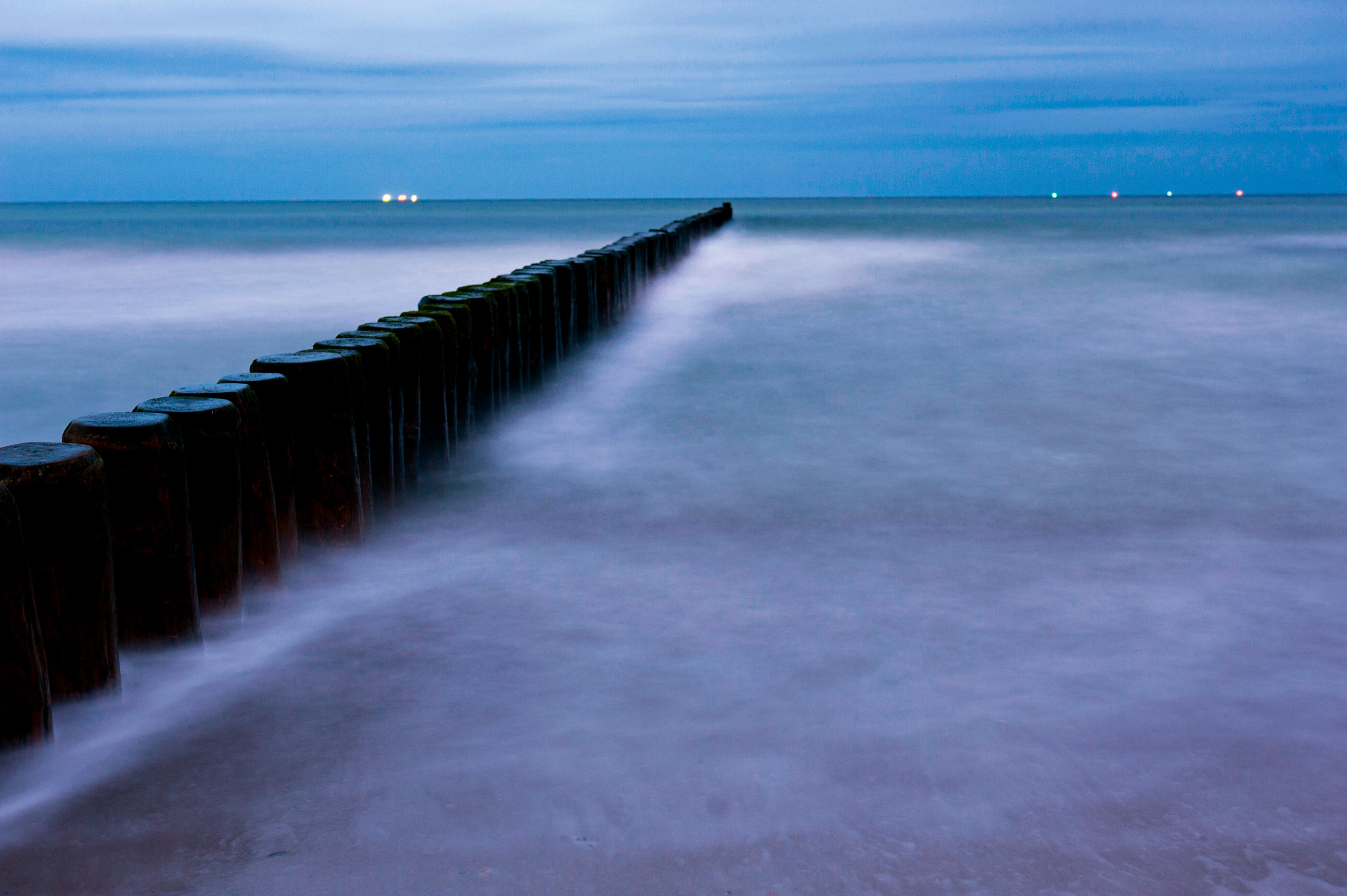 Buhnen Blaue Stunde Langzeitbelichtung Nordsee — Holger Martens