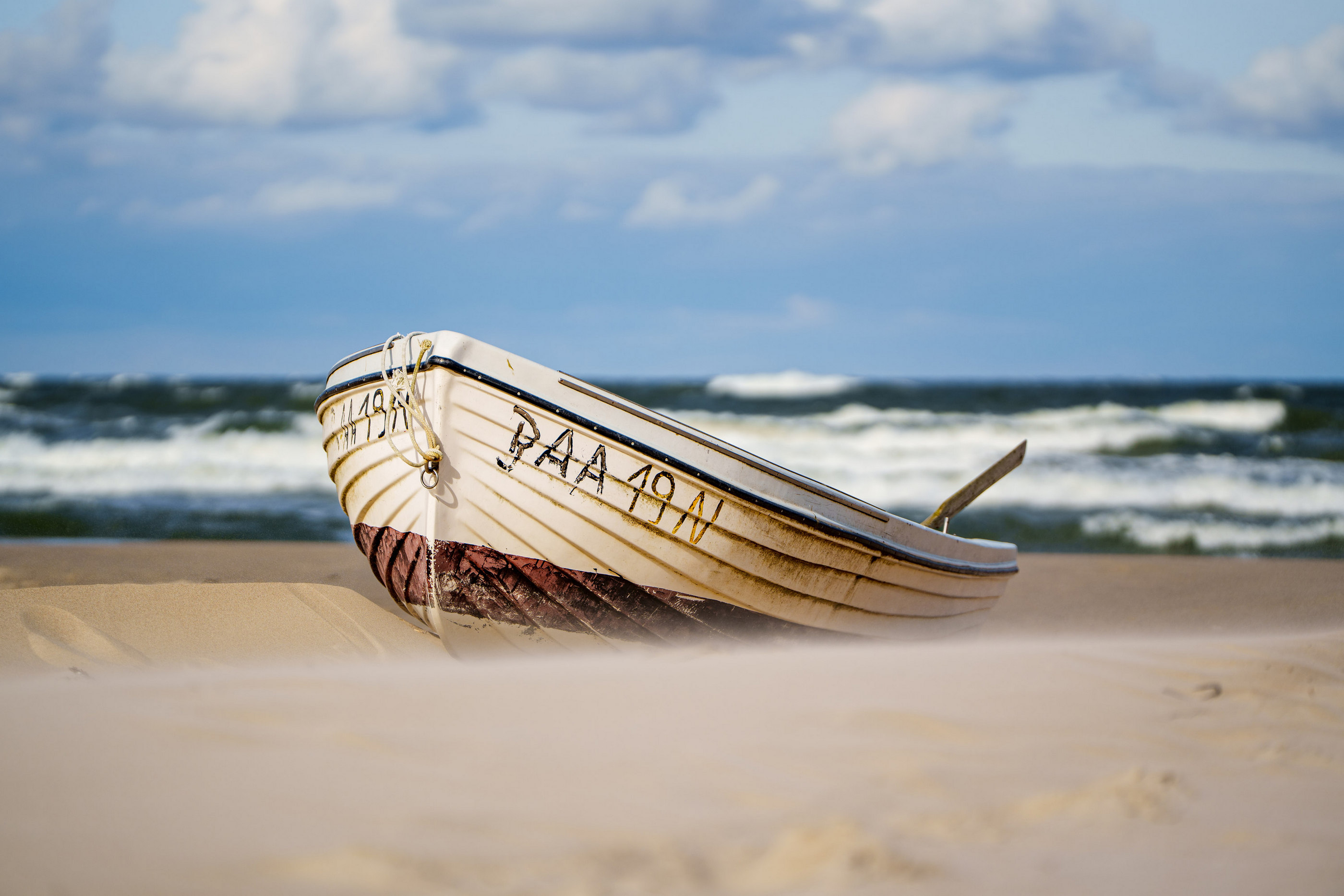 Gestrandetes Fischerboot Nordseestrand — Holger Martens