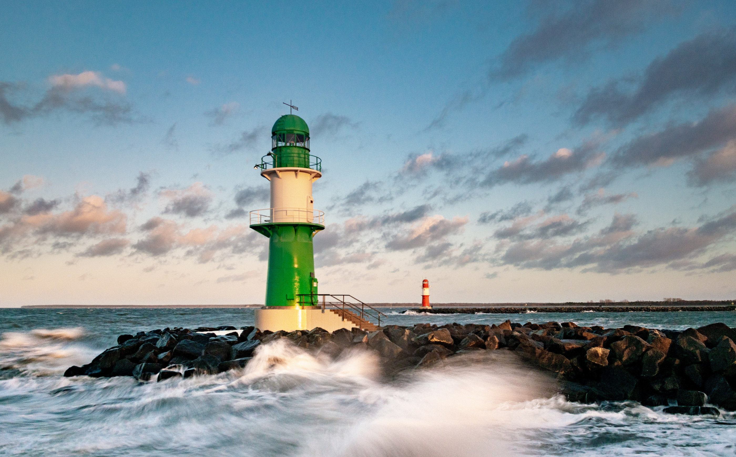 Leuchtturm Morgenröte Ostsee Langzeitbelichtung — Holger Martens
