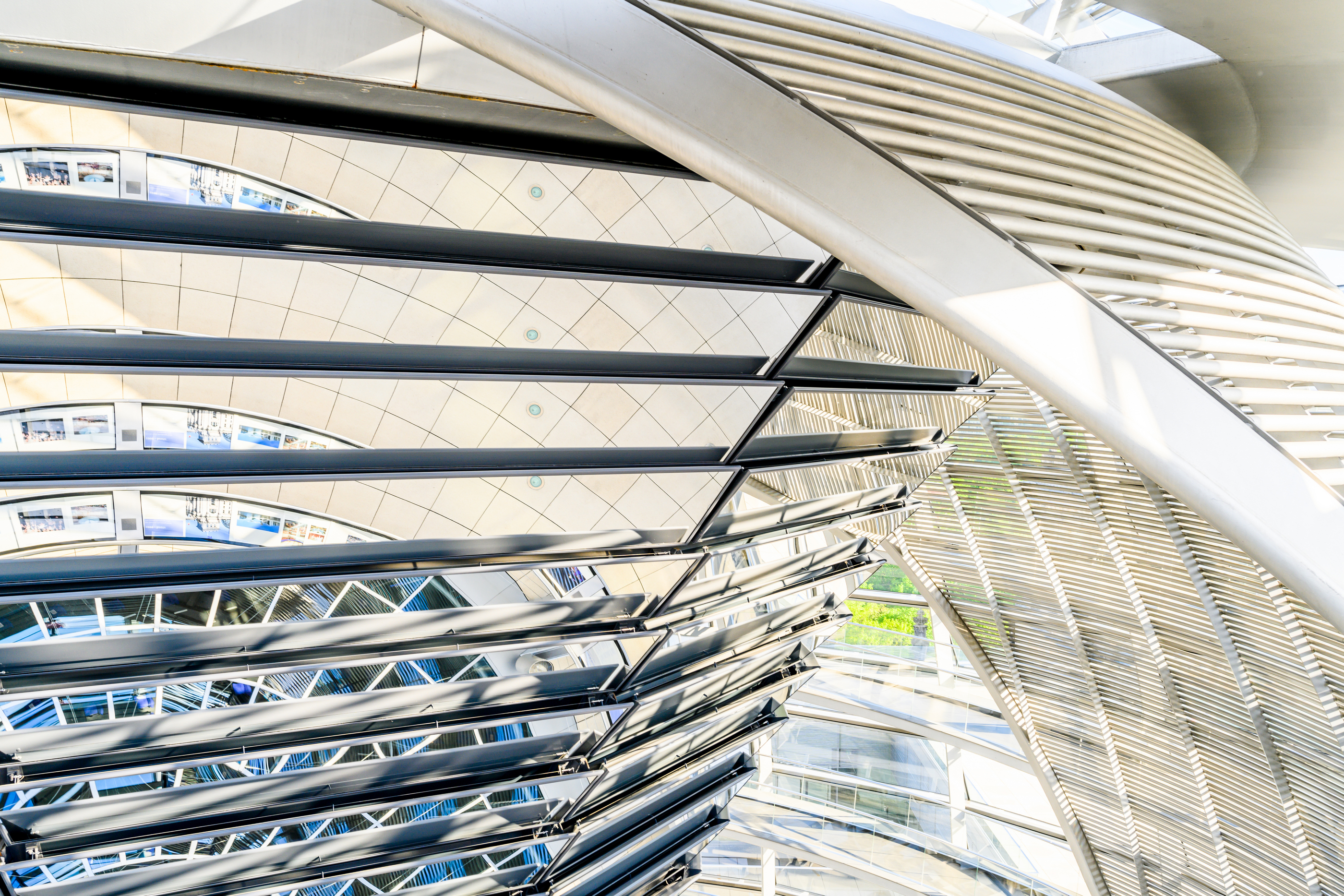 Reichstag Spiegeldetail Holger Martens