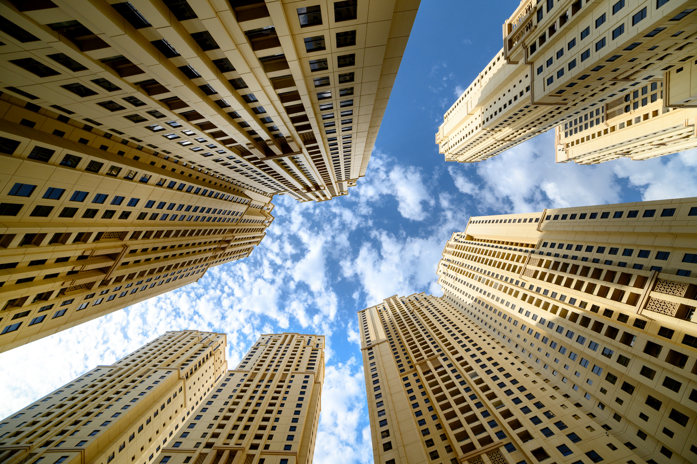 Dubai Wolkenkratzer Froschperspektive Holger Martens